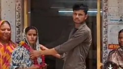 प्रेमी युगल को मिली खुशियां: विरोध कर रहे परिजनों ने अदालत परिसर में शादी के बाद
दिया आशीर्वाद - image