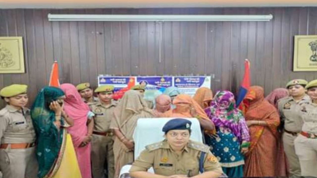 फर्रुखाबाद में राजस्थान की 11 महिलाओं का आतंक, ट्रेन से भागने की फिराक में थी,
सभी गिरफ्तार