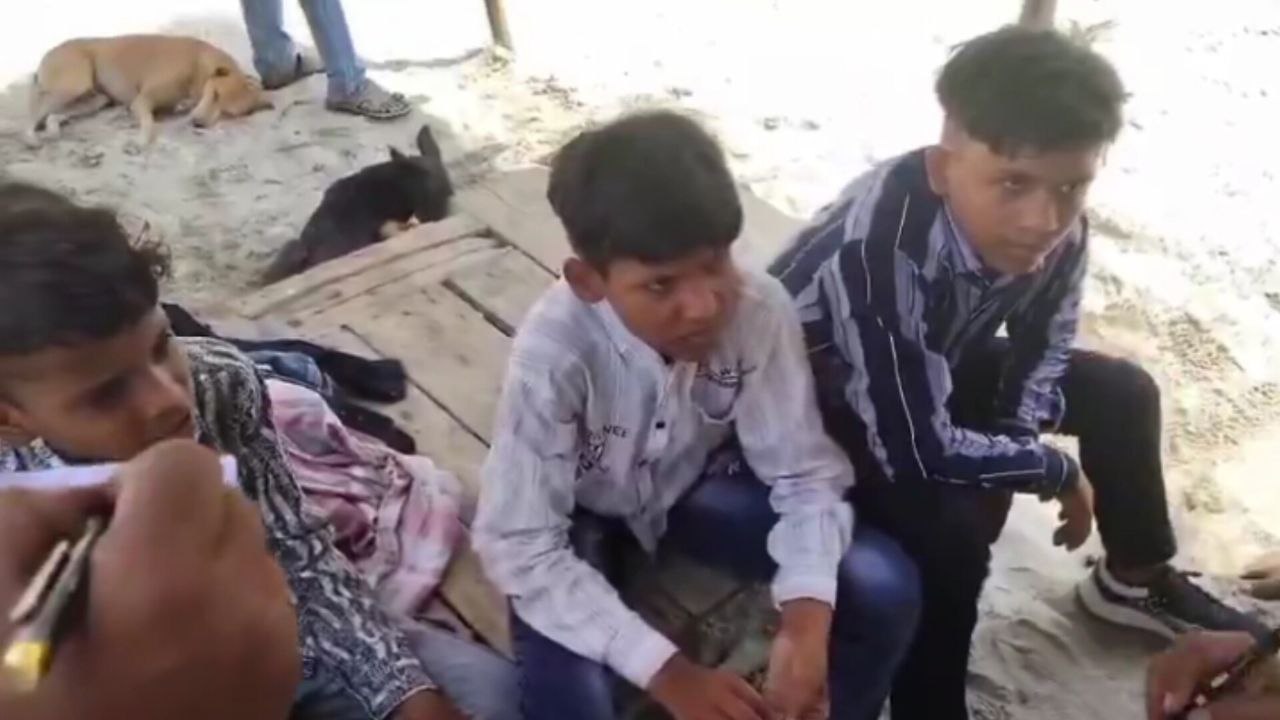 बकरीद के मौके पर गंगा नहाने गए 5 नाबालिग बच्चे नदी में डूबे, पंडा ने बिना देर
किए लगा दी छलांग, जानें फिर क्या हुआ?