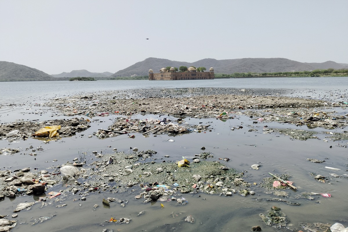 हाल-ए-जलमहल: जहां कभी सेल्फी लेने की मचती थी होड़, अब वहां कचरे का ढेर, देखें
तस्वीरें