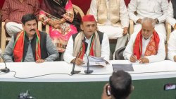डीएम और सीएमओ के बीच विवाद पर अखिलेश यादव की प्रतिक्रिया, बोले- इंजन नहीं गार्ड
के डिब्बे टकरा रहे - image