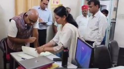 Kanpur DM के निरीक्षण से खुली पीएचसी की पोल, बिना डॉक्टर के चल रही, सीएमओ को
जांच के निर्देश - image