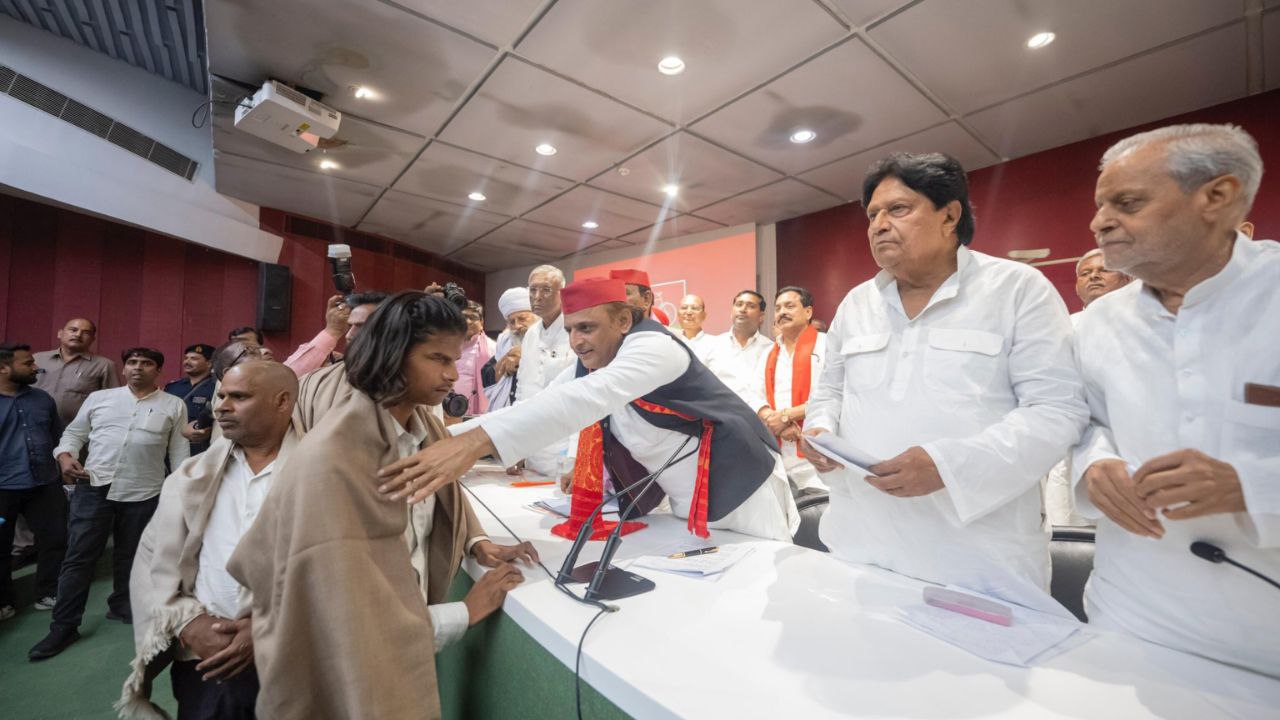 फर्रुखाबाद अखिलेश यादव ने बीजेपी पर किया बड़ा हमला, बोले- यादवों को भड़काया जा
रहा