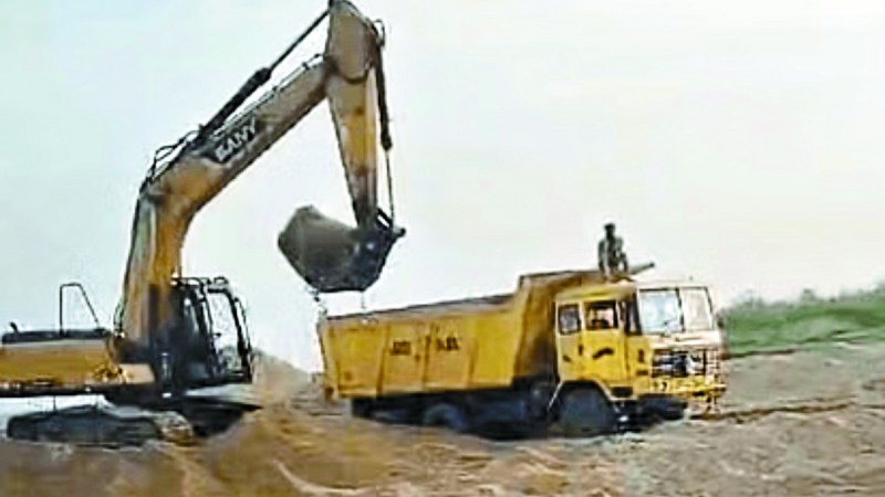 खनिज विभाग की ढिलाई! करोड़ों के अवैध रेत भंडारण पर सिर्फ नोटिस, 20 में 12 के पास NOC नहीं...(photo-patrika)