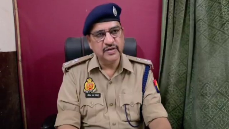 घटना की जानकारी देते डीसीपी साउथ फोटो सोर्स- कानपुर पुलिस X