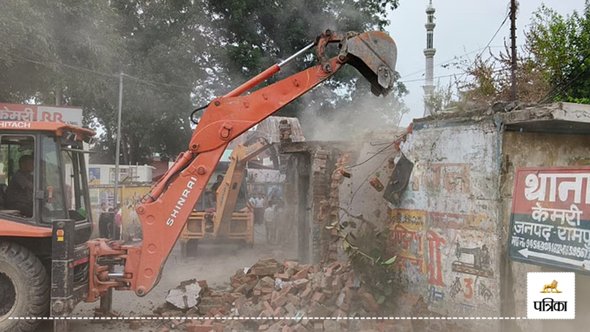 Rampur: रामपुर में दो दिन तक गरजी जेसीबी, सरकारी भूमि से हटाया अतिक्रमण, 57
दुकानें ध्वस्त