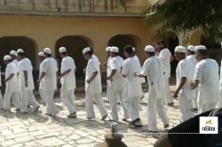 Jaipur: कांस्टेबल की दलाली, वसूलता मोटी रकम, बिना ड्यूटी के भी कैदियों को ले गया
होटल में मौज-मस्ती कराने - image
