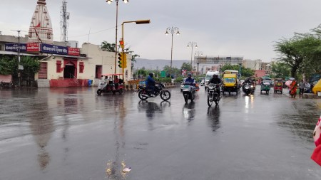 तेज अंधड़ और बारिश की चेतावनी। पत्रिका फाइल फोटो।