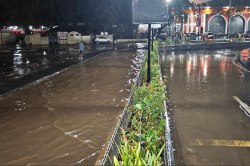 बारिश में धुल गया कटनी जंक्शन में करोड़ों का ‘मेकअप’, नवनिर्मित सडक़ बनी तालाब - image
