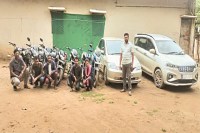 जंगल में जुआ खेल रहे जुआरी गिरफ्तार (Photo source- Patrika)