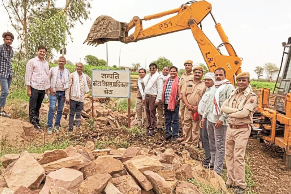 KDA का बुलडोजर एक्शन, 18 करोड़ की सरकारी जमीन से हटाया अवैध अतिक्रमण, भू-माफिया
में मचा हड़कंप