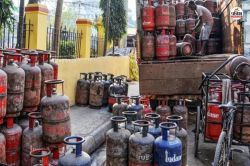 LPG Cylinder New Rate: राजस्थान में 24.50 रुपए सस्ता हुआ LPG सिलेंडर, जानें आपके
शहर में नई कीमत - image