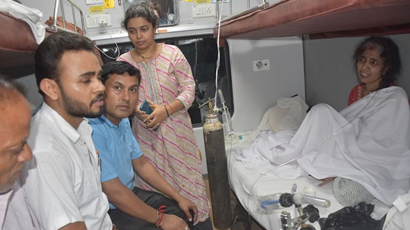 Life of female passenger was in danger in Kisan Express