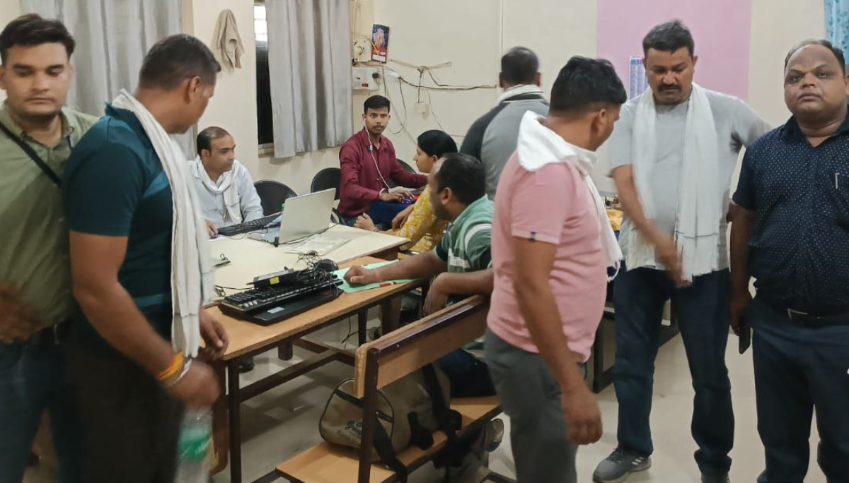 तहसीलदार के रीडर को 10 हजार की रिश्वत लेते रंगे हाथों पकड़ा, लोकायुक्त की बड़ी
कार्यवाही