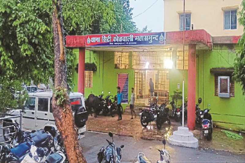 कोतवाली थाना गेट के सामने पार्षद पर चाकू से हमला (Photo source- Patrika)