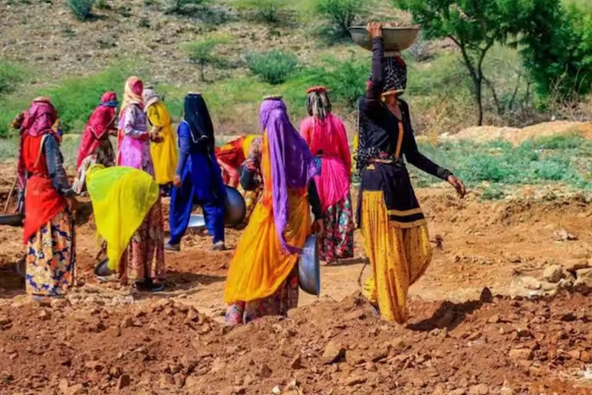 Baran: अचानक निरीक्षण करने पहुंचे मनरेगा लोकपाल तो मचा हड़कंप, अनुपस्थित मिले
श्रमिक, कई मेट ब्लैक लिस्ट