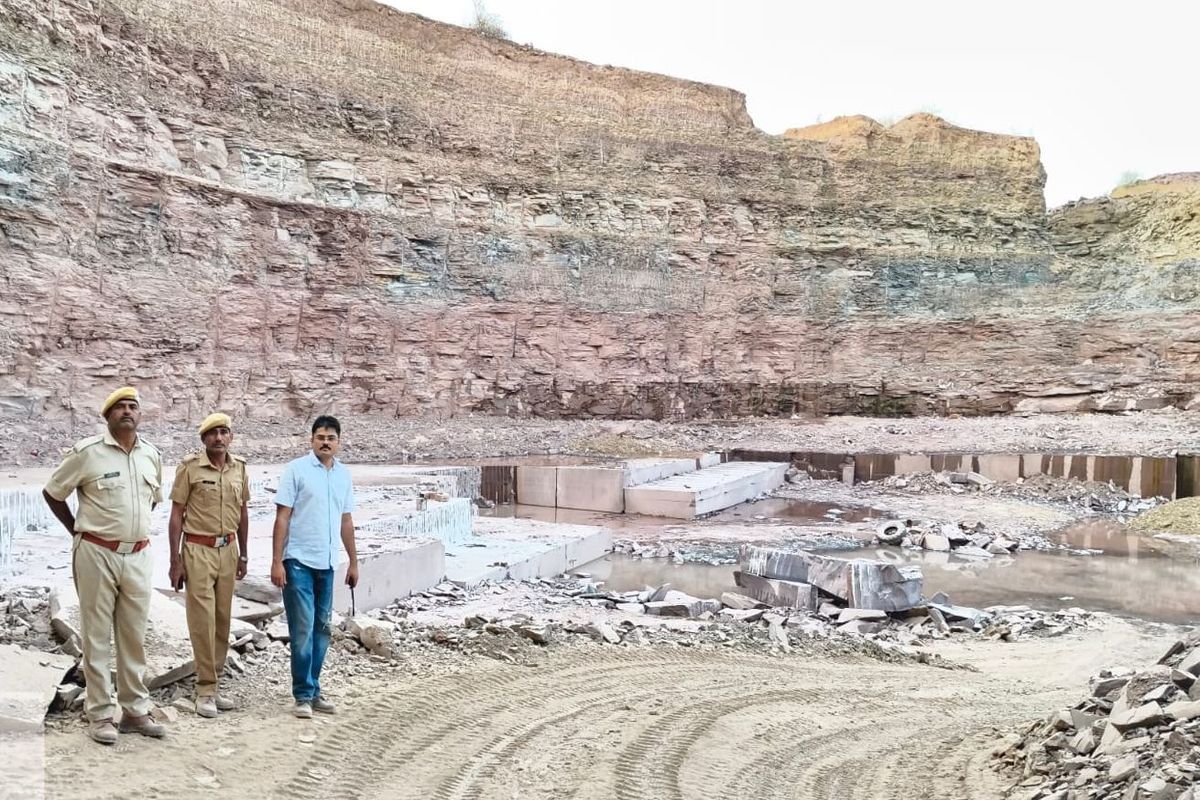 Illegal mining of sandstone on government land of Brajpura in Bijolia