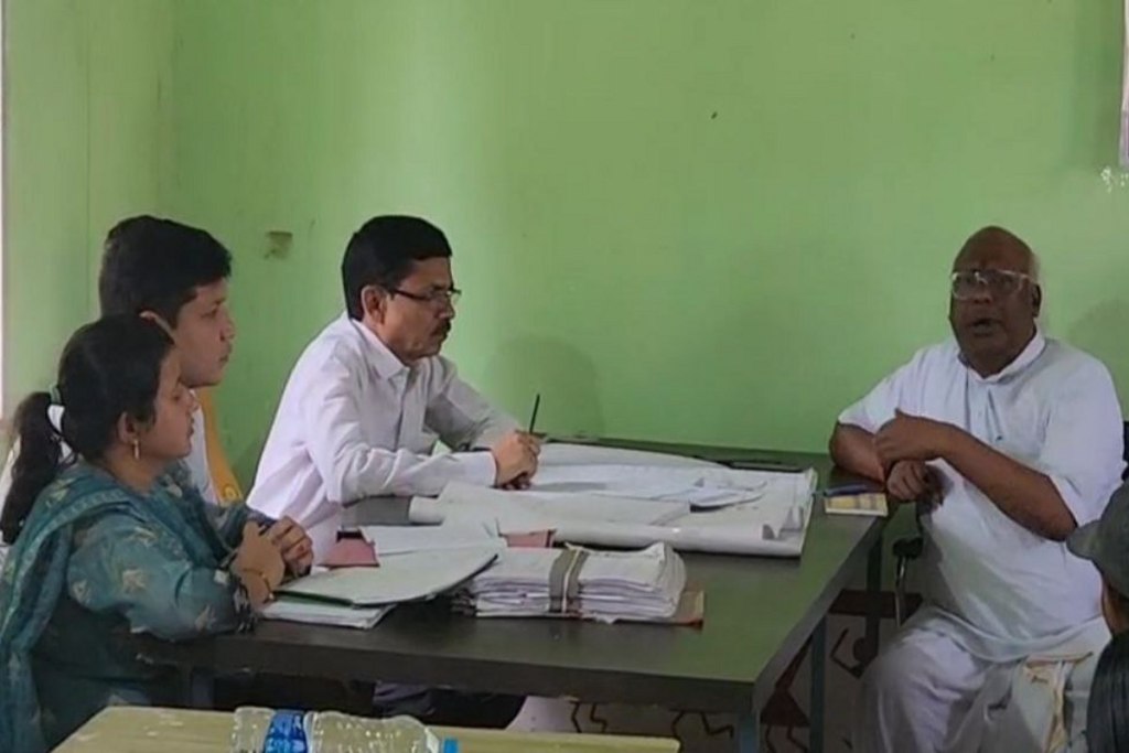 Surguja MP Chintamani Maharaj