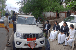 न्यायाधीशों ने की अधिकारियों-कर्मचारियों के वाहनों की जांच - image