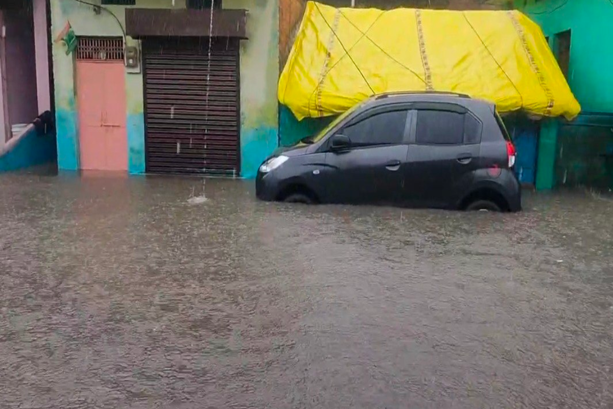 MP Weather: बारिश से तरबतर हुआ शहर, घरों और दुकानों में घुसा पानी