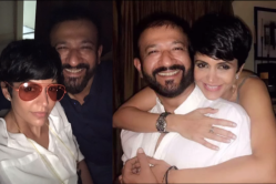 ‘अब भी अधूरी हूं… कोमल हूं’, बॉलीवुड की फेमस एक्ट्रेस ने लिखा इमोशनल नोट, 2021
में हुई थी पति की मौत - image