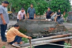 रेलवे रोड से लेकर सुभाषनगर तक नाला सफाई में लापरवाही, तीन एजेंसियों को नोटिस –
भुगतान रोके जाने और ब्लैकलिस्ट की चेतावनी - image