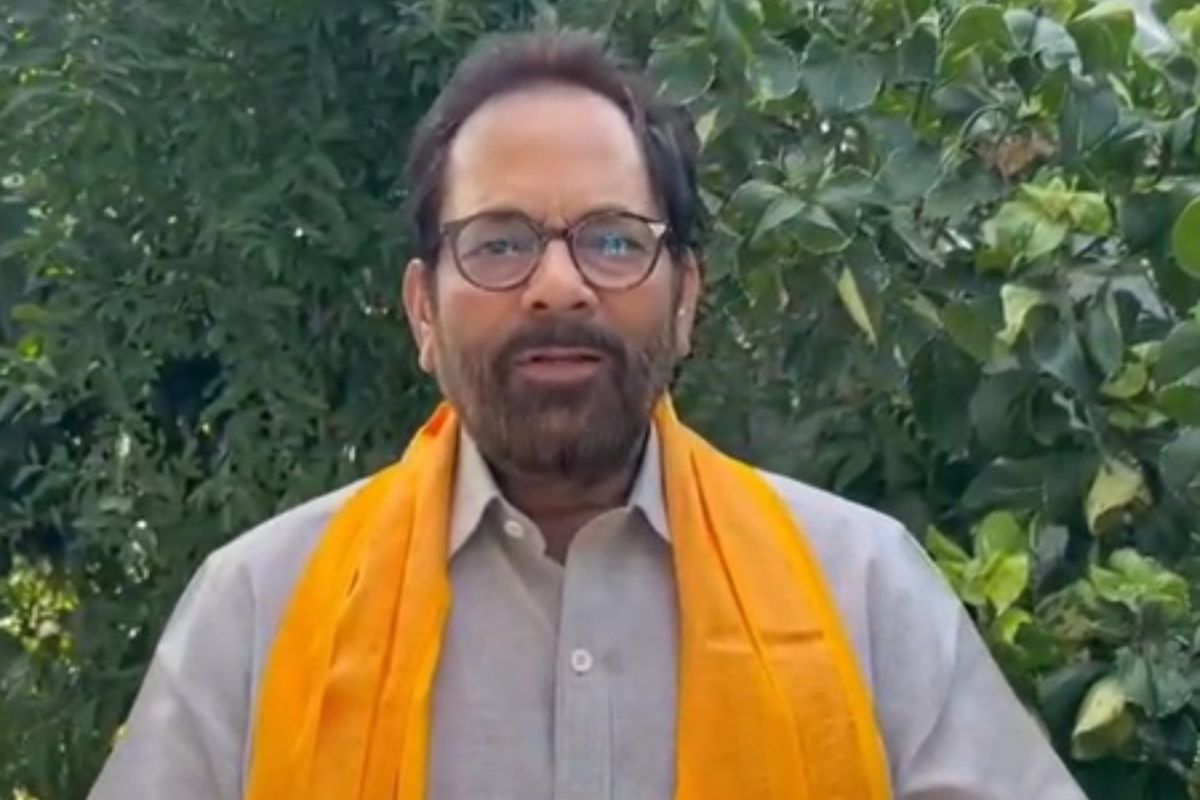 ‘मजहब या मुल्क की दीवार में मत बांधो’, अंतर्राष्ट्रीय योग दिवस की पूर्व संध्या
पर बोले मुख्तार अब्बास नकवी