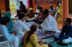 सवा लाख हनुमान चालीसा पाठ के आयोजन में पहुंच रहे श्रद्धालु - image