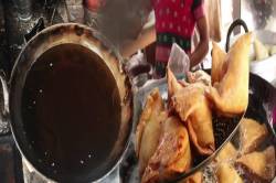 समोसे, मंगौड़ा और कचौरी खाने वाले सावधान ! आपको हो सकता है ‘कैंसर’ और ‘हार्ट
अटैक’ - image
