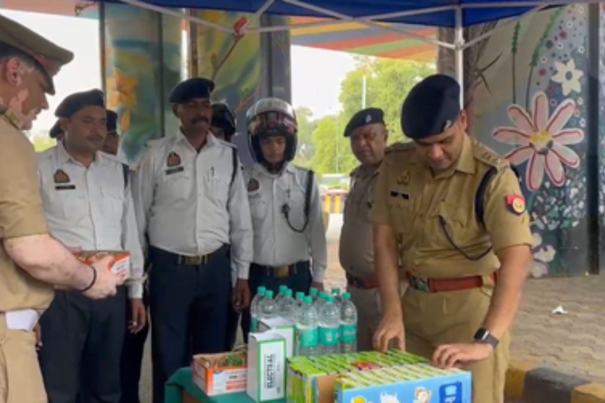 भीषण गर्मी में ट्रैफिक पुलिस को राहत, कैनोपी और छाते वितरित