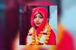 Rajasthan: 6 महीने पहले हुई शादी, 3 महीने की थी गर्भवती, खेत में सांप ने काटा,
विवाहित की मौत - image