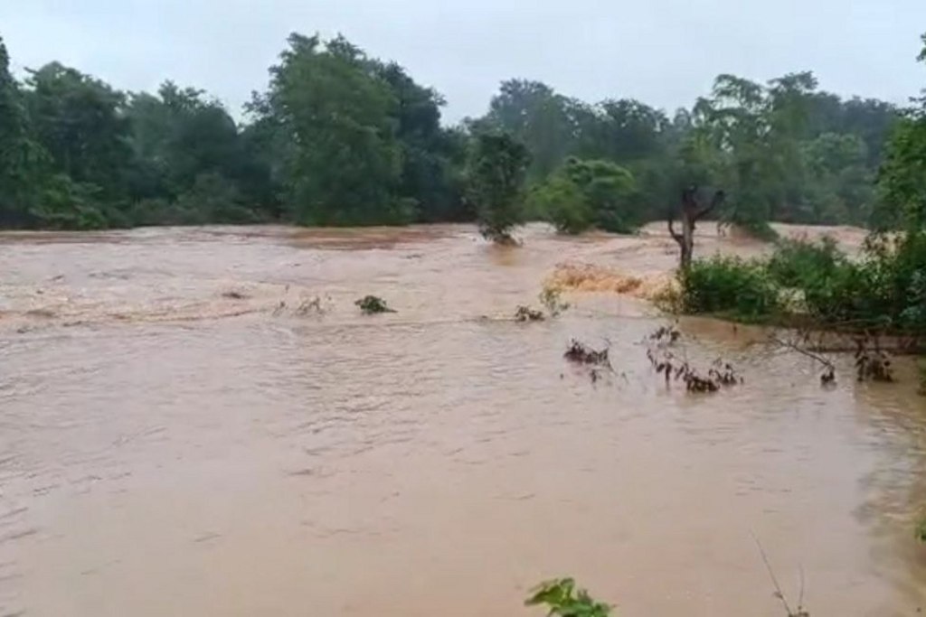 4 people blown in Maini river