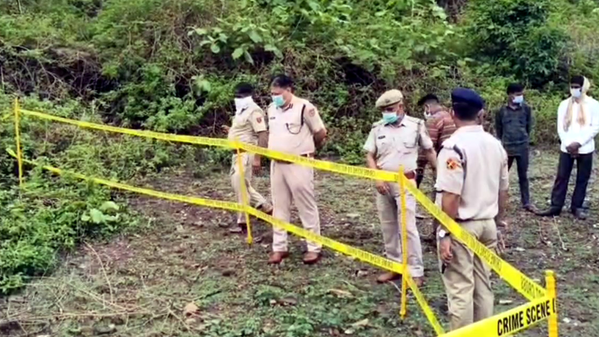 लापता युवती का शव बोरे में भरा जमीन में दफन मिला, शव हुआ क्षत-विक्षत, किसी युवक
से मिलने आई थी मृतका