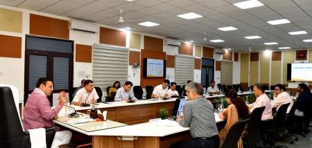 सोमवार को मुख्यमंत्री निवास पर प्रवासी राजस्थानी सम्मेलन-2025 की कार्ययोजना के संबंध में आयोजित बैठक की अध्यक्षता करते मुख्यमंत्री भजनलाल शर्मा। पत्रिका फोटो।