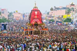 Puri Stampede: सरकार ने मुआवजे का ऐलान, DM व SP का किया ट्रांसफर - image