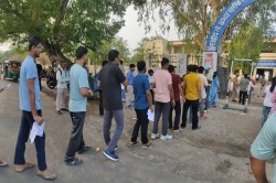 RAS Mains Exam: पहले दिन अभ्यर्थियों में दिखा उत्साह, एक सेंटर पर जायजा लेने
पहुंचे नए अध्यक्ष साहू - image
