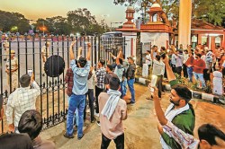 RAS मुख्य परीक्षा तिथि आगे बढ़ाने को लेकर जिद्द पर अड़े अभ्यर्थी, 4 दिन से भूख
हड़ताल पर बैठे; यूनिवर्सिटी ने जताई आपत्ति - image
