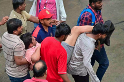 Bengaluru Stampede: ‘मैं एक करोड़ दूंगा, बेटा वापस करोगे… पानीपूरी बेचने वाले ने
सरकार के 10 लाख के मुआवजा पर कही दिल को छलने वाली ये बात - image