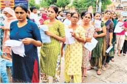 राजस्थान में यहां फर्स्ट ग्रेड परीक्षा में समय से पहले भरवाई OMR शीट, अब कलक्टर
ने लिया बड़ा एक्शन - image
