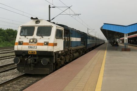 Railway New Train: खाटू भक्तों को सौगात! गोड्डा-दौराई ट्रेन का 34 स्टेशनों पर होगा ठहराव, दिल्ली-गुरुग्राम वालों को बड़ा फायदा