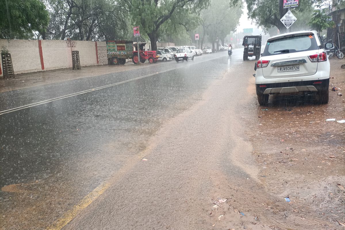 बस्सी में बरसे मेघ, सुहाना हो गया मौसम
