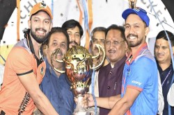 CCPL 2025: छत्तीसगढ़ क्रिकेट प्रीमियर लीग की विजेता टीमों को CM साय ने सौंपा
विनर्स कप - image
