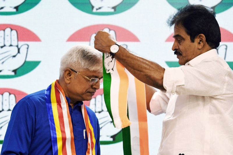 Delhi Politics: AAP के पूर्व नेता को कांग्रेस में मिली बड़ी जिम्मेदारी, जानें कौन हैं राजेंद्र पाल गौतम?