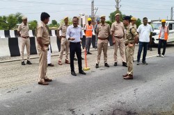 Rajasthan Murder: राजस्थान में दिनदहाड़े युवक की बेरहमी से हत्या, प्रत्यक्षदर्शी
नजदीक जाने की नहीं जुटा पाए हिम्मत - image