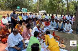 Ram Mandir: अयोध्या की तर्ज पर रामगढ़ में 1 करोड़ की लागत से बनेगा 65 फीट ऊंचा
श्रीराम मंदिर, सांसद-विधायक ने किया भूमिपूजन - image