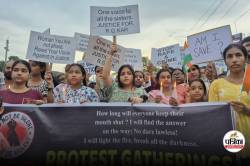 कोलकाता law college rape पीड़िता को RG Kar पीड़िता के पैरेंट्स ने दी हिम्मत,
कहा- उसे हमारी तरह लंबी लड़ाई के तैयार रहना चाहिए - image