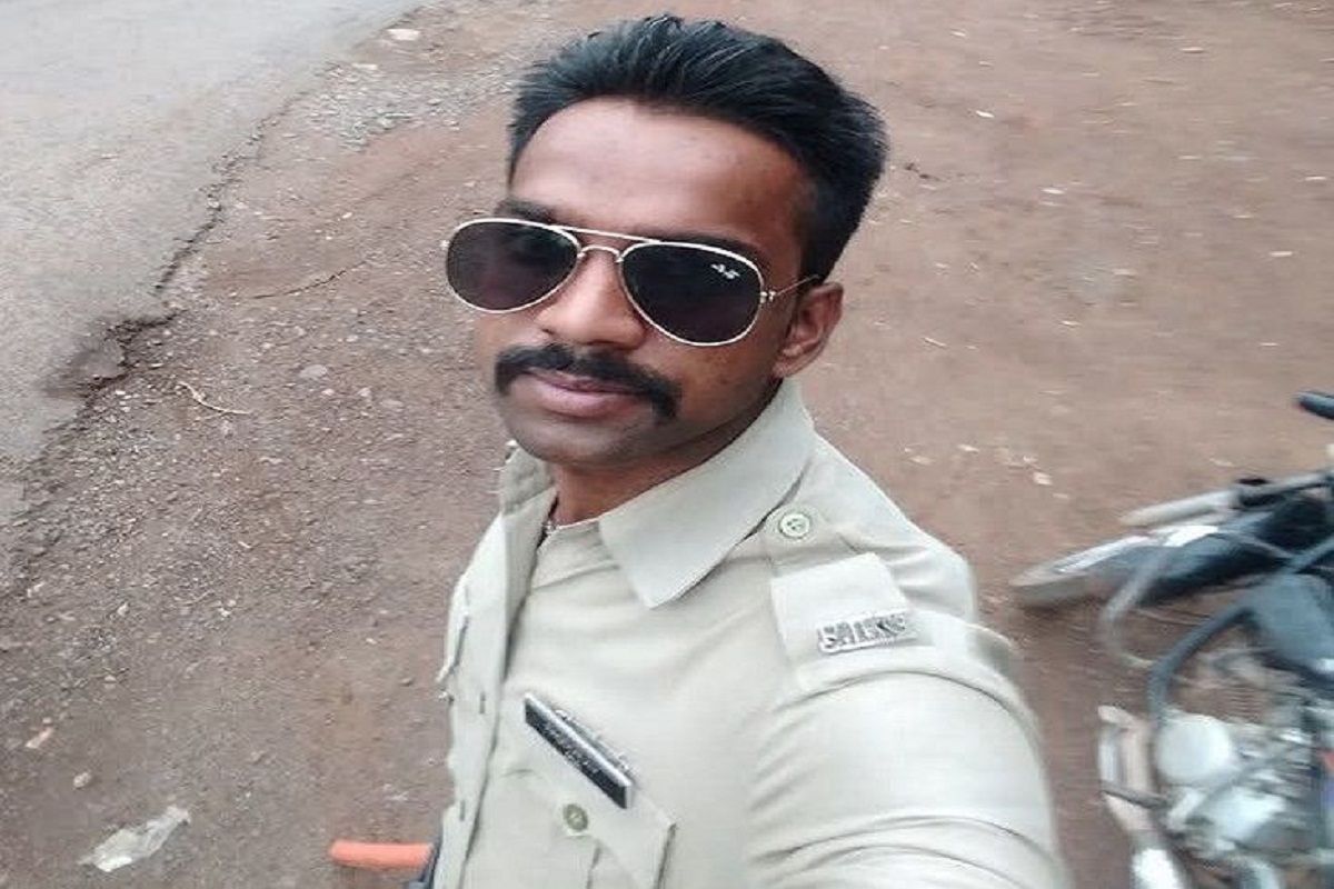 सिपाही ने घर में घुसकर नाबालिग से किया दुष्कर्म, पीड़िता बोली- शोर मचाने पर मुंह
दबाकर पीटा, आरोपी फरार