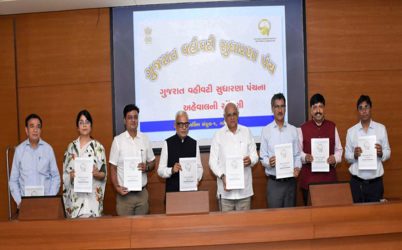 मुख्यमंत्री को सौंपी जीएआरसी की तीसरी सिफारिश रिपोर्ट