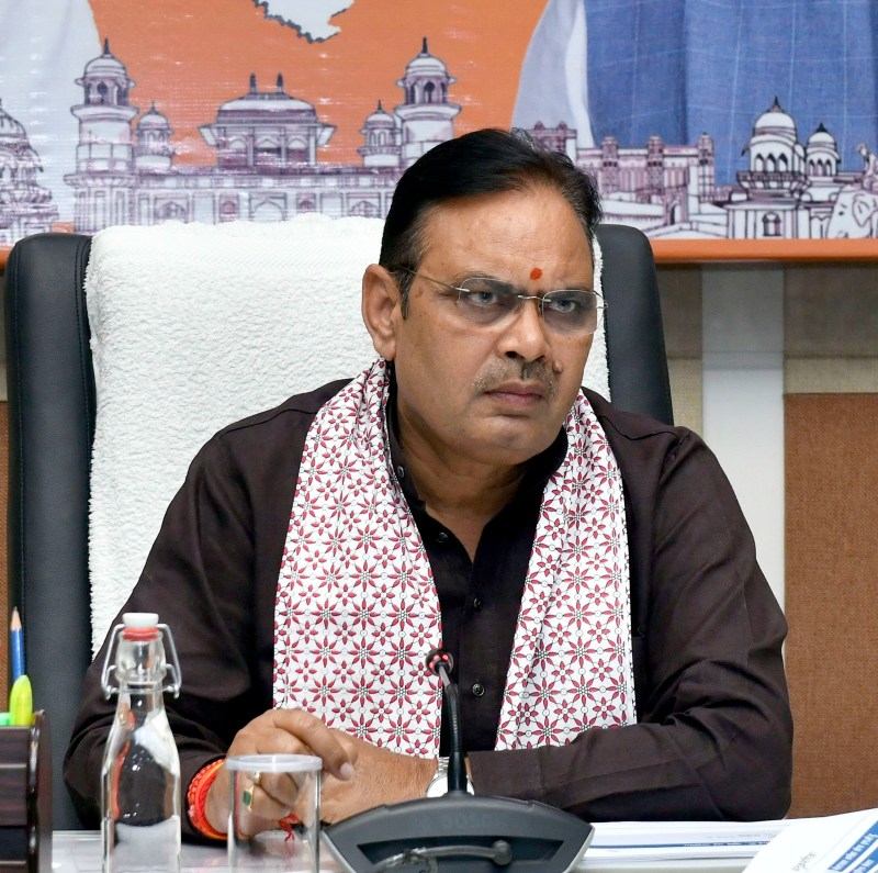 मुख्यमंत्री निवास पर आयोजित एमओयू समीक्षा बैठक लेते सीएम भजनलाल शर्मा। फोटो-पत्रिका।