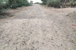 तीन साल से अधूरी लिंक सड़क पर उड़ रही धूल - image